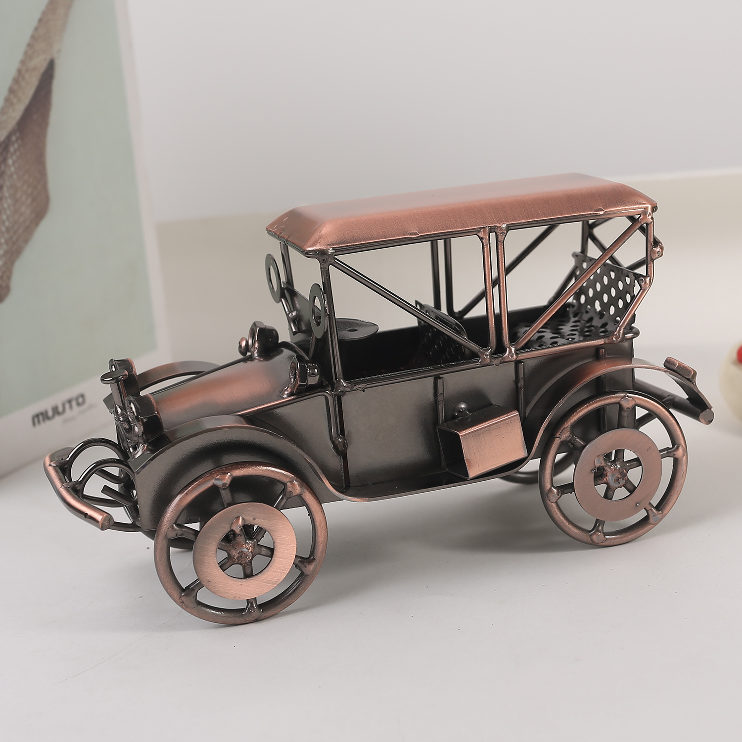 Modelo de Carro Antigo em Liga - Vintage Collectible Toys avaliação e preço